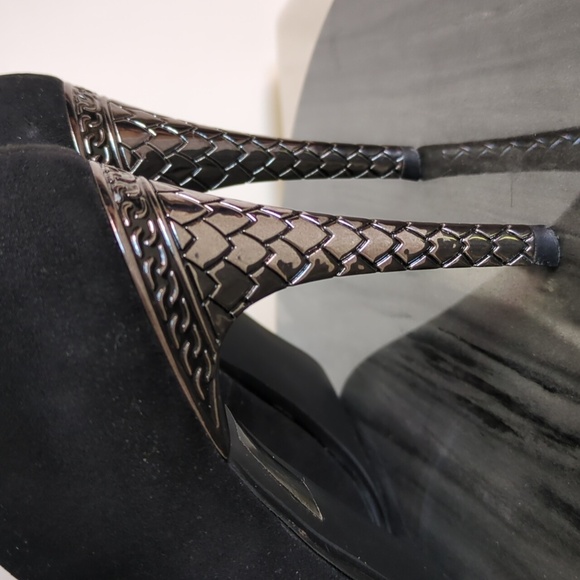 J. Renee 9.5 Velvet & Metal Heel Pointed Toe Pumps - Picture 9 of 16